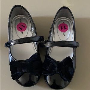 Girls dress shoes black bow size 11